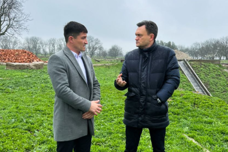 Vizită inopinată a premierului Dorin Recean în localitatea Tvardița, grav afectată de deversările ilegale a apelor uzate