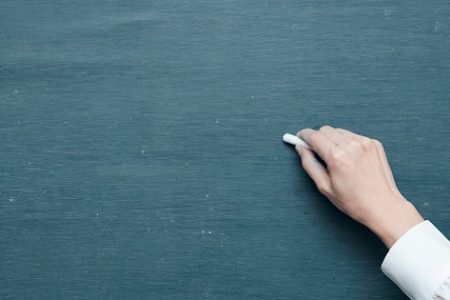 Codul Educației va fi îmbunătățit: Tinerii profesori vor beneficia de sprijin de la stat timp de cinci ani