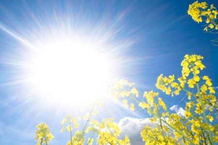 Meteorologii anunță un sfârșit de săptămână cu vreme caldă