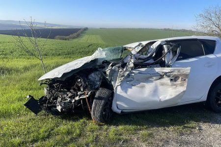 FOTO/ Grav accident rutier în UTA Găgăuzia: Șoferul automobilului, scos mort din mormanul de fiare