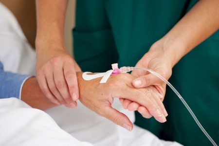 CNAM va programa pacienții oncologici primari la servicii medicale de înaltă performanță