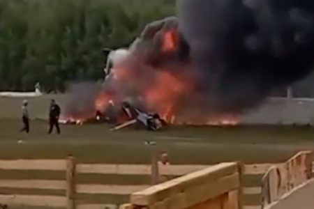 VIDEO/ Un elicopter Mi-8 s-a prăbușit după ce a lovit fire electrice în timpul aterizării, în Siberia. Șase morți și mai mulți răniți