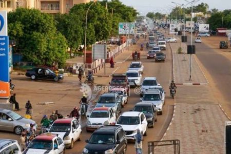 Noua putere militară din Niger elimină interdicţia de circulaţie