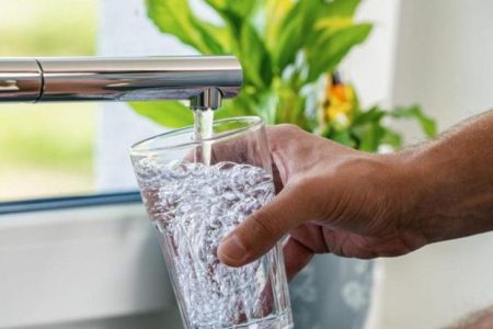 Faceți rezerve! Se anunță sistări de apă în câteva localități din suburbiile capitalei