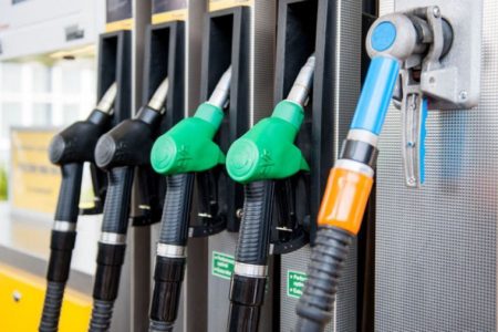 Carburanții continuă să se ieftinească