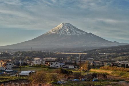 Japonia: Un alpinist de 90 de ani a reuşit să ajungă pe vârful Muntelui Fuji în scaun cu rotile