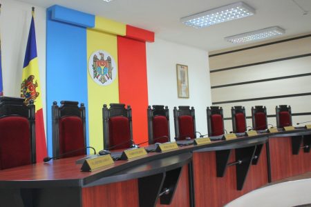 CEC a stabilit tirajul buletinelor de vot care vor fi distribuite secțiilor de votare din străinătate pentru referendumul și alegerile prezidențiale din 20 octombrie