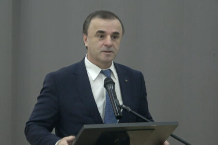 Și Vasile Tarlev, prim-ministru în perioada Comuniștilor, va candida la prezidențiale