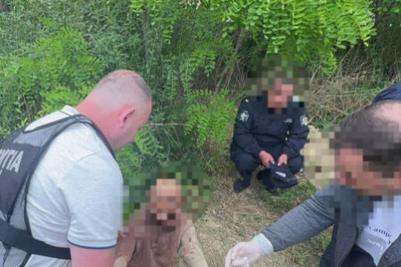 VIDEO/ Un tânăr de 18 ani din satul Ustia, reținut. A ucis cu brutalitate o femeie și a înjunghiat un bărbat, pe care l-a îngropat de viu