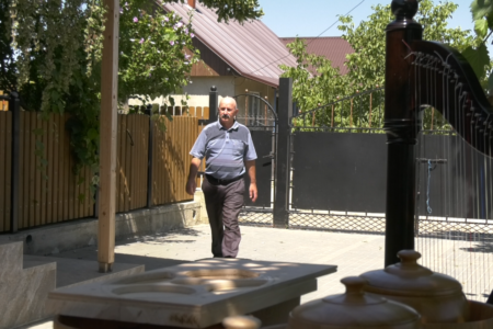 Pasiunea de a confecționa harpe. Istoria unui lemnar din satul Opaci, raionul Căușeni