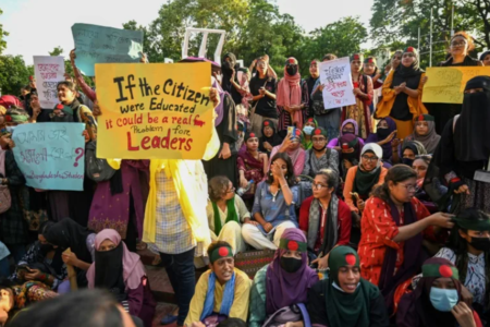 Bangladesh, sub stare de asediu. Sistemul de cote pentru candidații la locuri de muncă guvernamentale, redus
