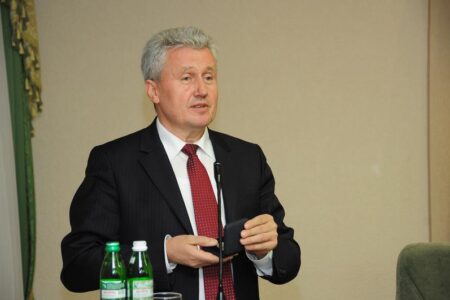 Fostul rector al Academiei de Studii Economice din Moldova, Grigore Belostecinic, se retrage din cursa prezidențială
