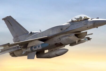 Slovacia a primit primele două din cele 14 noi avioane militare F-16 de la Statele Unite