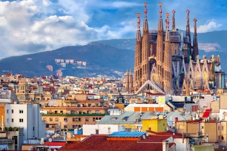 Spaniolii, tot mai nemulțumiți de turismul excesiv. Autoritățile locale din Barcelona au anunțat deja măsuri restrictive