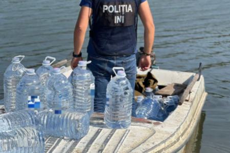 VIDEO/ Captură impresionantă de alcool etilic de contrabandă pe râul Nistru