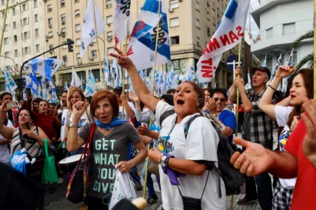 Argentina: pensionarii au ieșit la proteste pe străzile din Buenos Aires