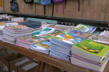 VIDEO/ Pregătirile pentru școală sunt în toi la Căușeni. „Nu am socotit, dar mai mult de 5.000 de lei s-au dus. Doar ghiozdanul este de 500 de lei.”
