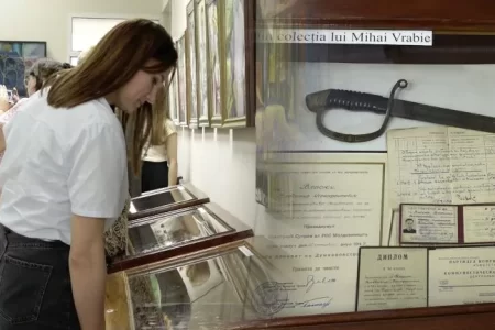 VIDEO/ Expoziție de coleții private, dedicată Zilei Independenței, prezentată la Muzeul de Istorie și Etnografie din Bălți