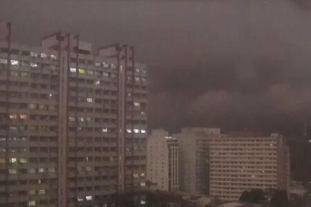 Sao Paulo, acoperit de un val de fum provenit de la incendiile din Amazon