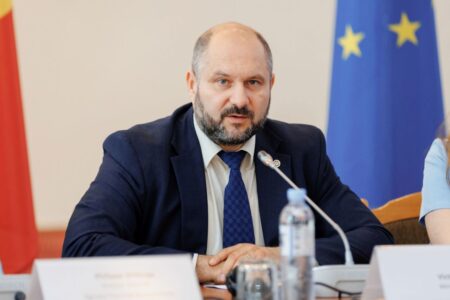 Parlicov: Energia electrică s-ar putea scumpi cu 50 la sută