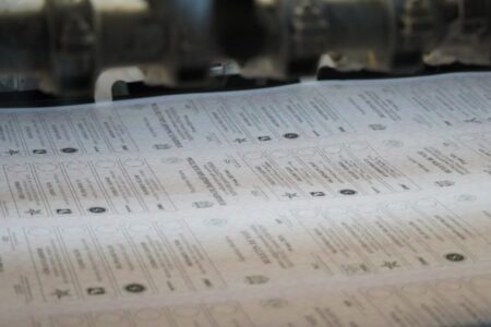 CEC a dat start tipăririi buletinelor de vot destinate secțiilor de votare din străinătate