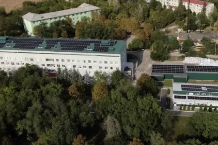 VIDEO/ Spitalul Raional din Florești a fost dotat cu panouri fotovoltaice. Acestea au permis reducerea cheltuielilor cu peste 20 la sută