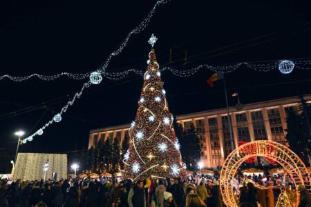 Pomul de Crăciun din centrul Capitalei ar putea fi inaugurat chiar la începutul lunii decembrie