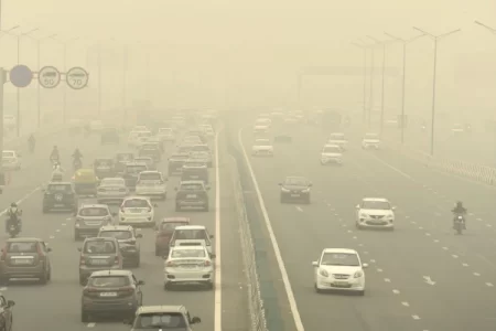 Orașele indiene New Delhi și Mumbai, acoperite de smog