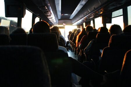 Numărul persoanelor care au călătorit cu transportul public de pasageri a crescut cu 14,8%
