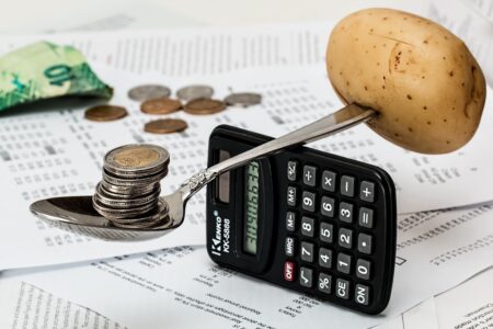 Dragu: În următoarele opt trimestre, inflația va rămâne în jurul țintei de cinci la sută