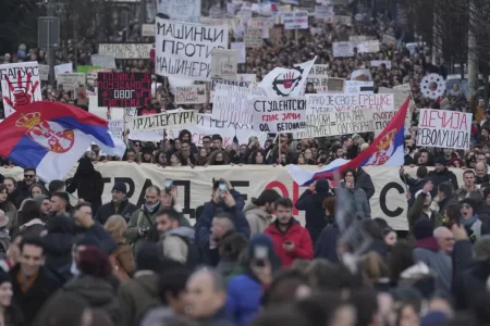 Zeci de mii de persoane s-au adunat, în capitala Serbiei, la un miting împotriva președintelui Aleksandar Vucic