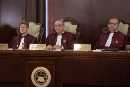 România: Curtea Constituțională a anulat alegerile prezidențiale cu două zile înainte de turul 2 între Elena Lasconi și Călin Georgescu