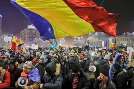 România: Proteste ale extremei drepte. Mulți au cerut reluarea cursei prezidențiale din turul al doilea