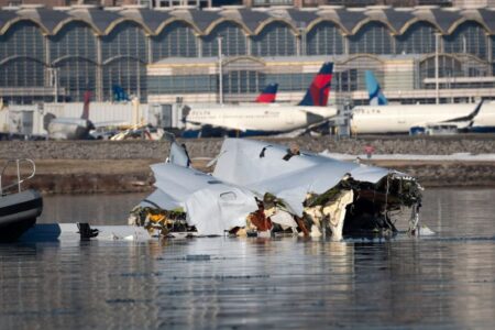 Tragedie aeriană la Washington: Peste 60 de persoane au murit