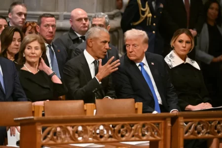 Trump și Obama, discuții intense la comemorarea lui Carter