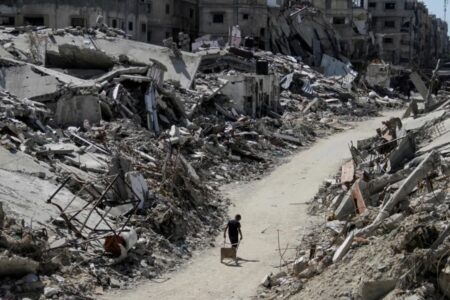 Orașele din Gaza, odinioară aglomerate, sunt acum aplatizate și acoperite de dărâmături